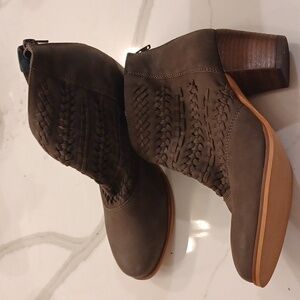 Diba Taupe Woven Ankle Sleek Woven Leather Bootie Heeled Boots Taupe SZ 8